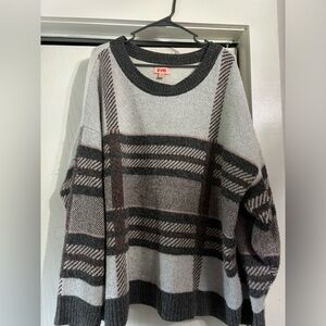 EVRI 3X sweater. Super warm sweater for winter. GUC. SF/dog friendly home.